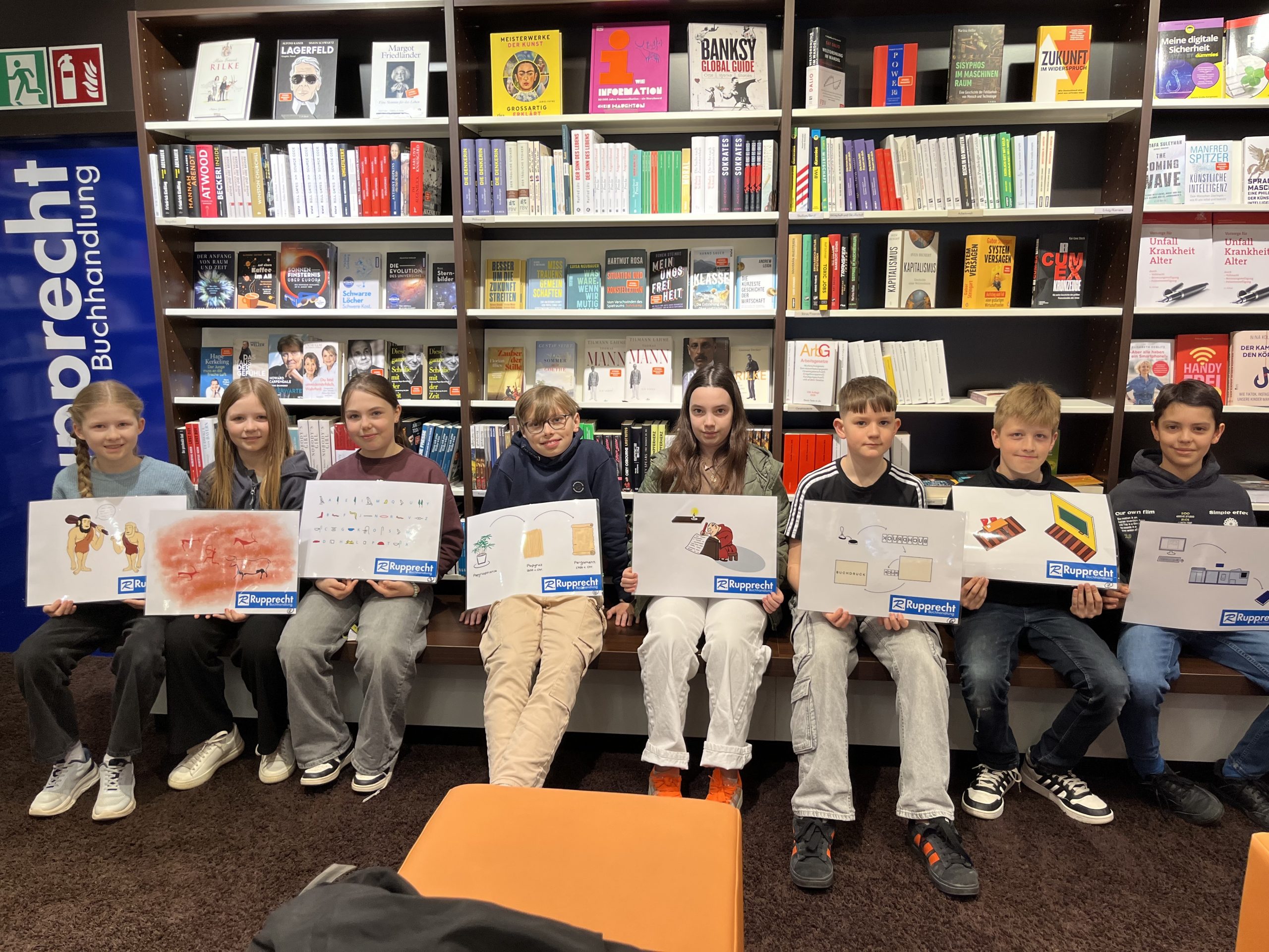 Welttag des Buches – Besuch der fünften Klassen in der Buchhandlung